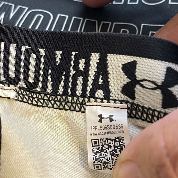 Boy's Medium Under Armour Black-White Bottoms - Picture 2 of 5